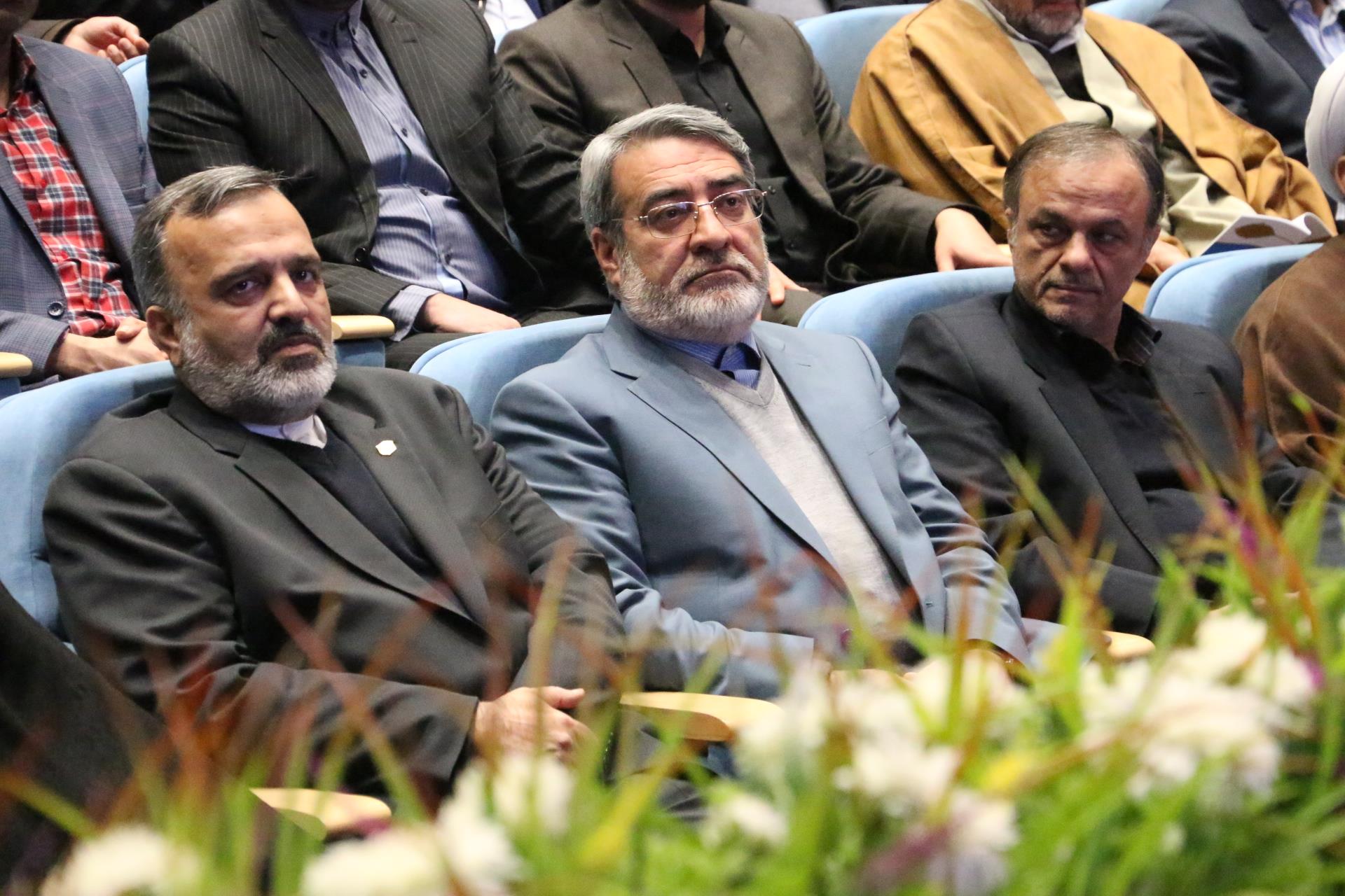 استاندار جدید خراسان رضوی: برای سرمایه گذاران و کارآفرینان در استان فرش قرمز پهن می کنیم استاندار جدید خراسان رضوی: برای سرمایه گذاران و کارآفرینان در استان فرش قرمز پهن می کنیم